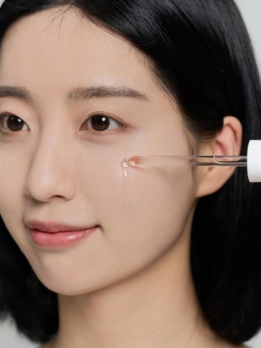 Skin1004 Madagascar Centella Tea-Trica Relief Ampoule- Ενυδατικός ορός για ακνεϊκές επιδερμίδες 30ml